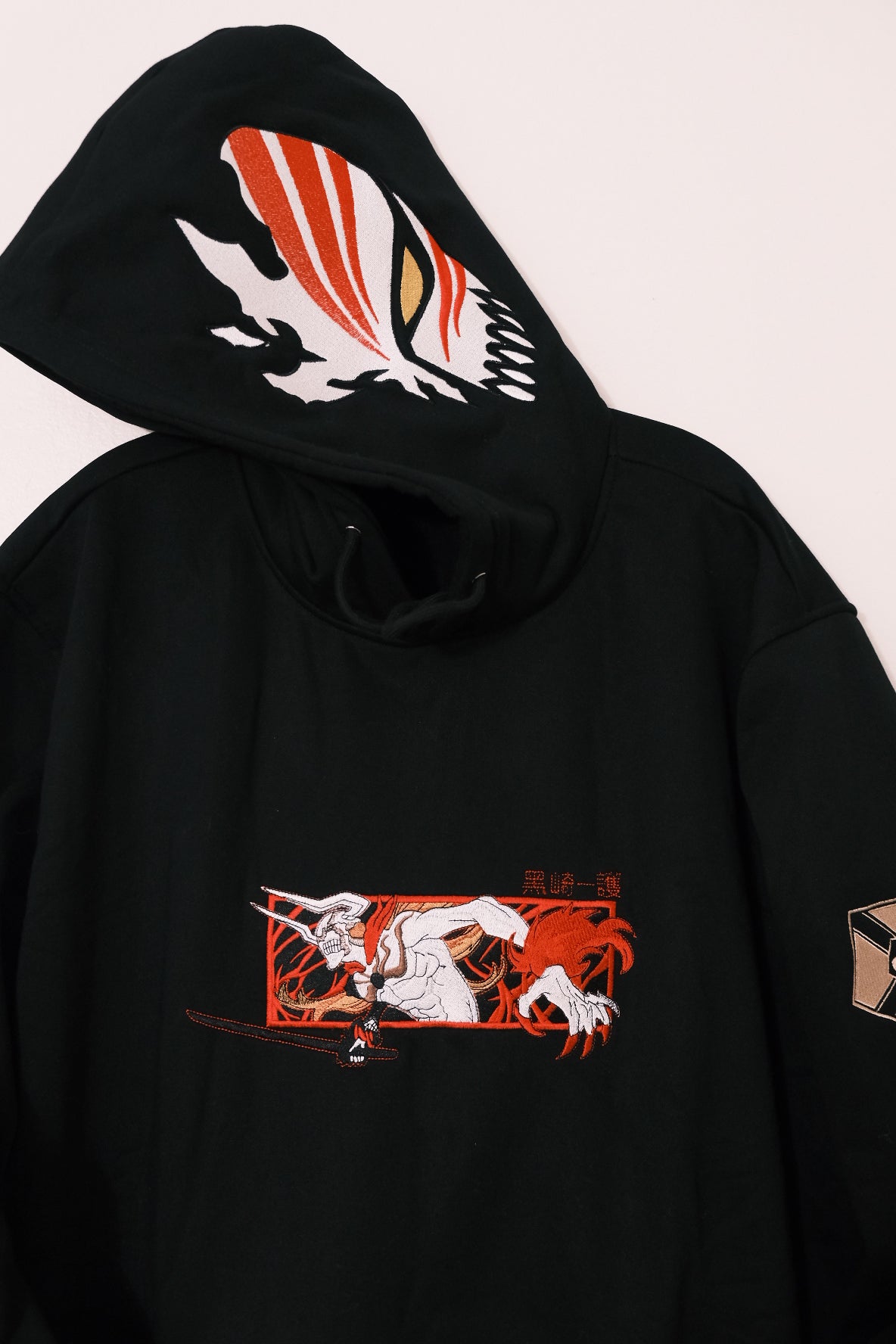 Hollow Transformation: Ichigo Kurosaki Bleach Anime-Kapuzenpullover mit Stickerei