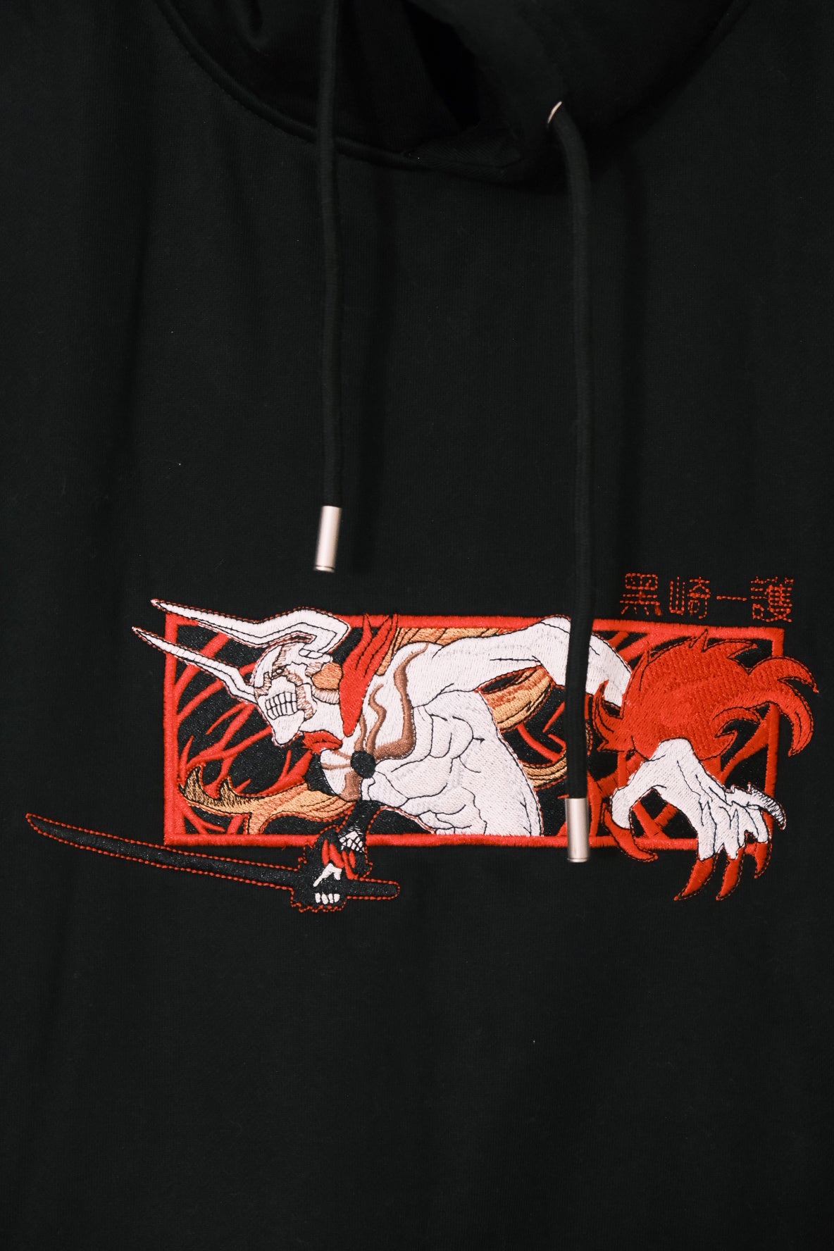 Hollow Transformation: Ichigo Kurosaki Bleach Anime-Kapuzenpullover mit Stickerei